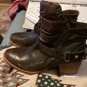 Brown leather studded ankle boots with heal